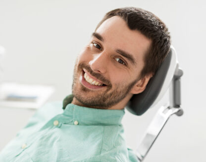 4 dental flaws that can be treated with cosmetic dentistry services 